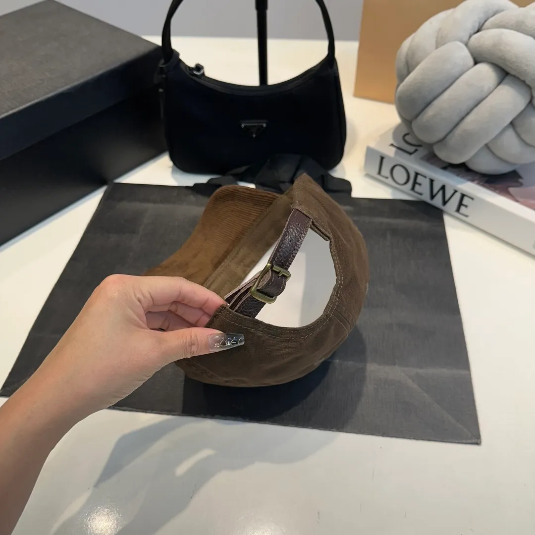 P60 Miumiu Miumiu's new custom-made baseball cap🧢The big brand style is super easy to match, so hurry up and get it!