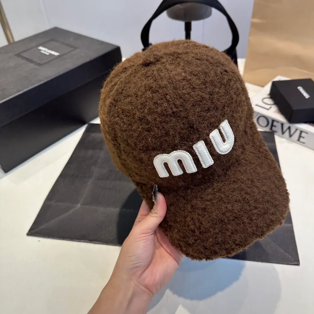 P56 Miumiu Miumiu new order style embroidered baseball cap🧢Big brand style is super easy to match, get it now!