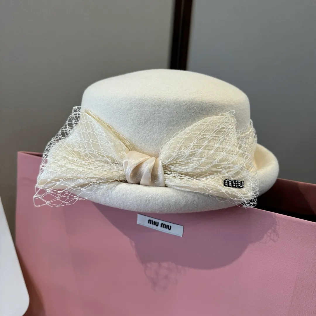 💰220¥ White miumiu new wool 🦙 top hat, beret, super goddess style, advanced custom hat, 100% wool 🦙% fabric, head circumference 57cm
