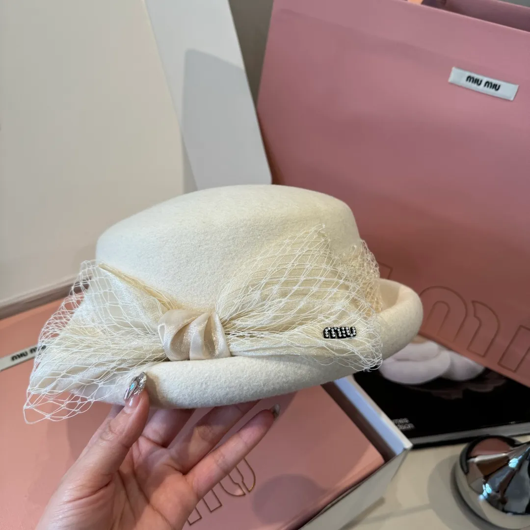 💰220¥ White miumiu new wool 🦙 top hat, beret, super goddess style, advanced custom hat, 100% wool 🦙% fabric, head circumference 57cm