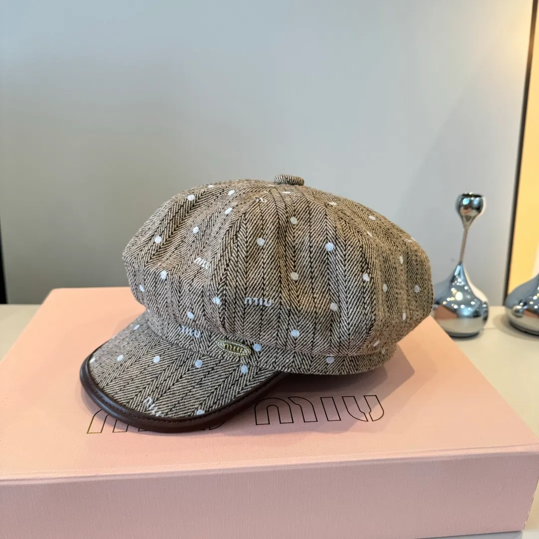 💰100¥ miumiu new duck bill painter's hat, head circumference 57cm