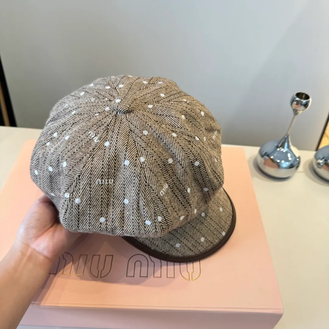 💰100¥ miumiu new duck bill painter's hat, head circumference 57cm