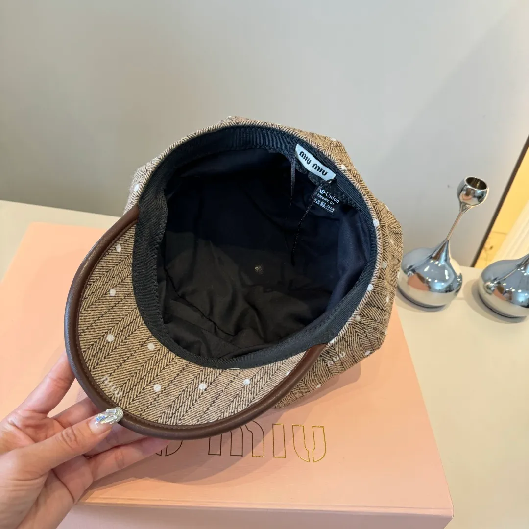 💰100¥ miumiu new duck bill painter's hat, head circumference 57cm