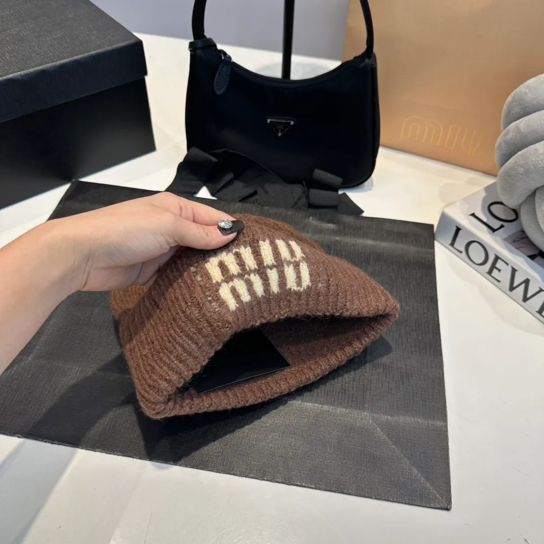 P56 miumiu Miu Miu counter new knitted woolen hat