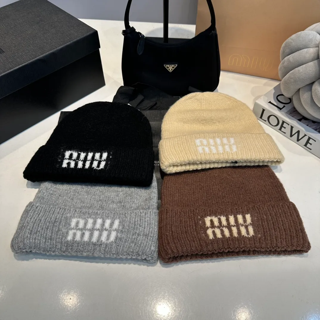 P56 miumiu Miu Miu counter new knitted woolen hat