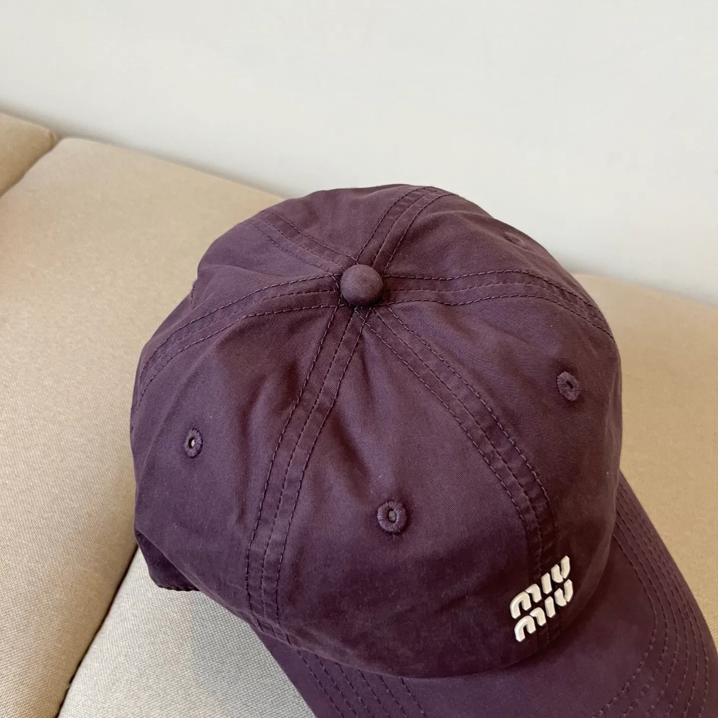 P60 miumiu original spring and summer new baseball cap, authentic mold-making and custom-made, the original workmanship is meticulous and the quality is superb!