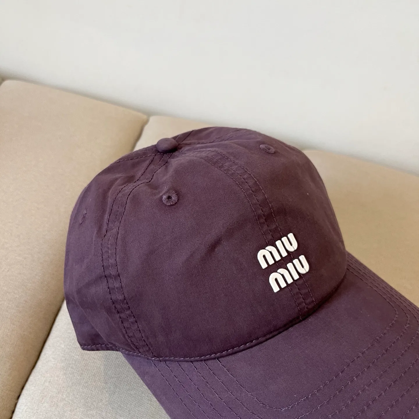 P60 miumiu original spring and summer new baseball cap, authentic mold-making and custom-made, the original workmanship is meticulous and the quality is superb!