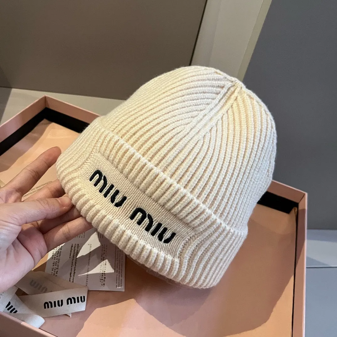 💰70¥ miumiu new knitted beanie, unisex