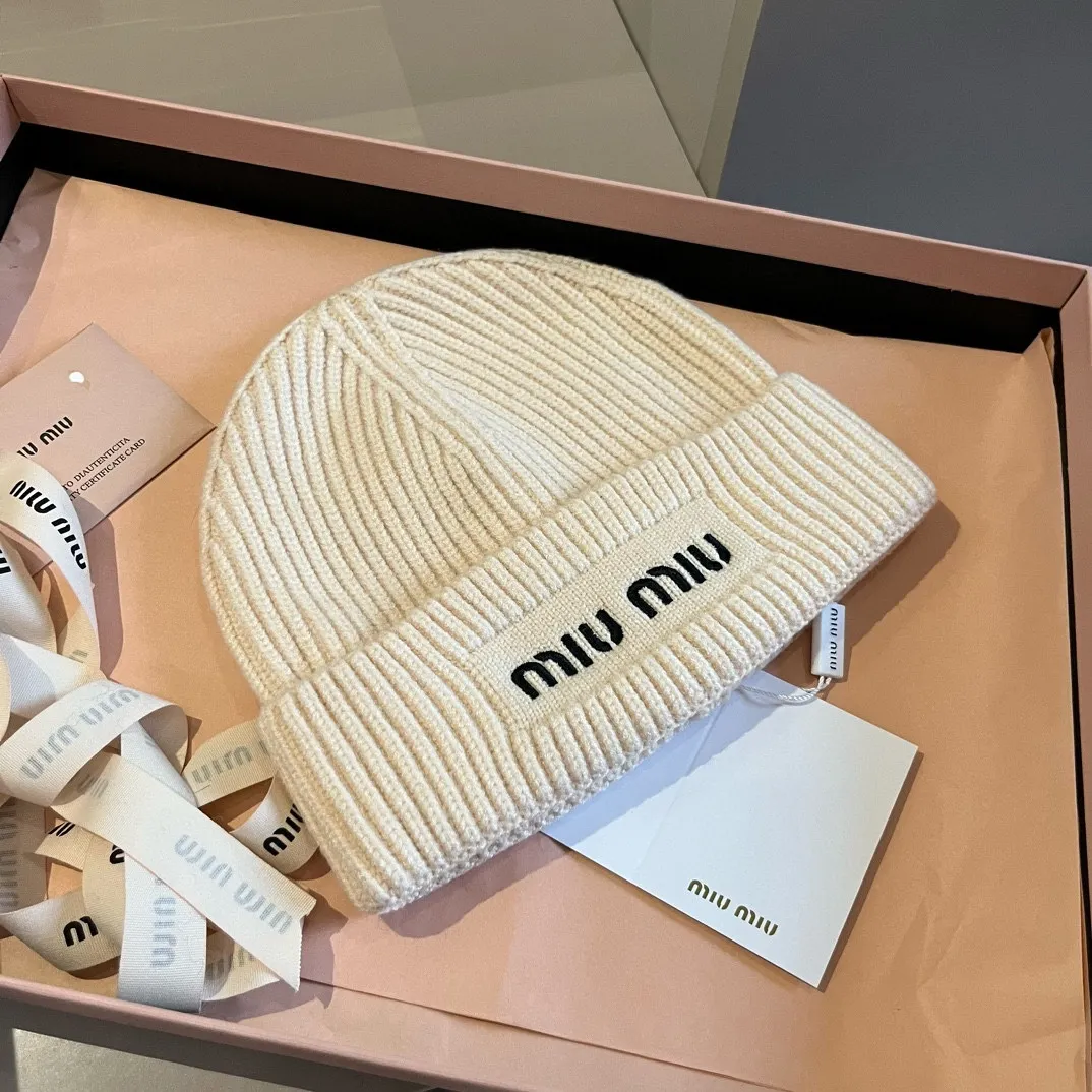 💰70¥ miumiu new knitted beanie, unisex