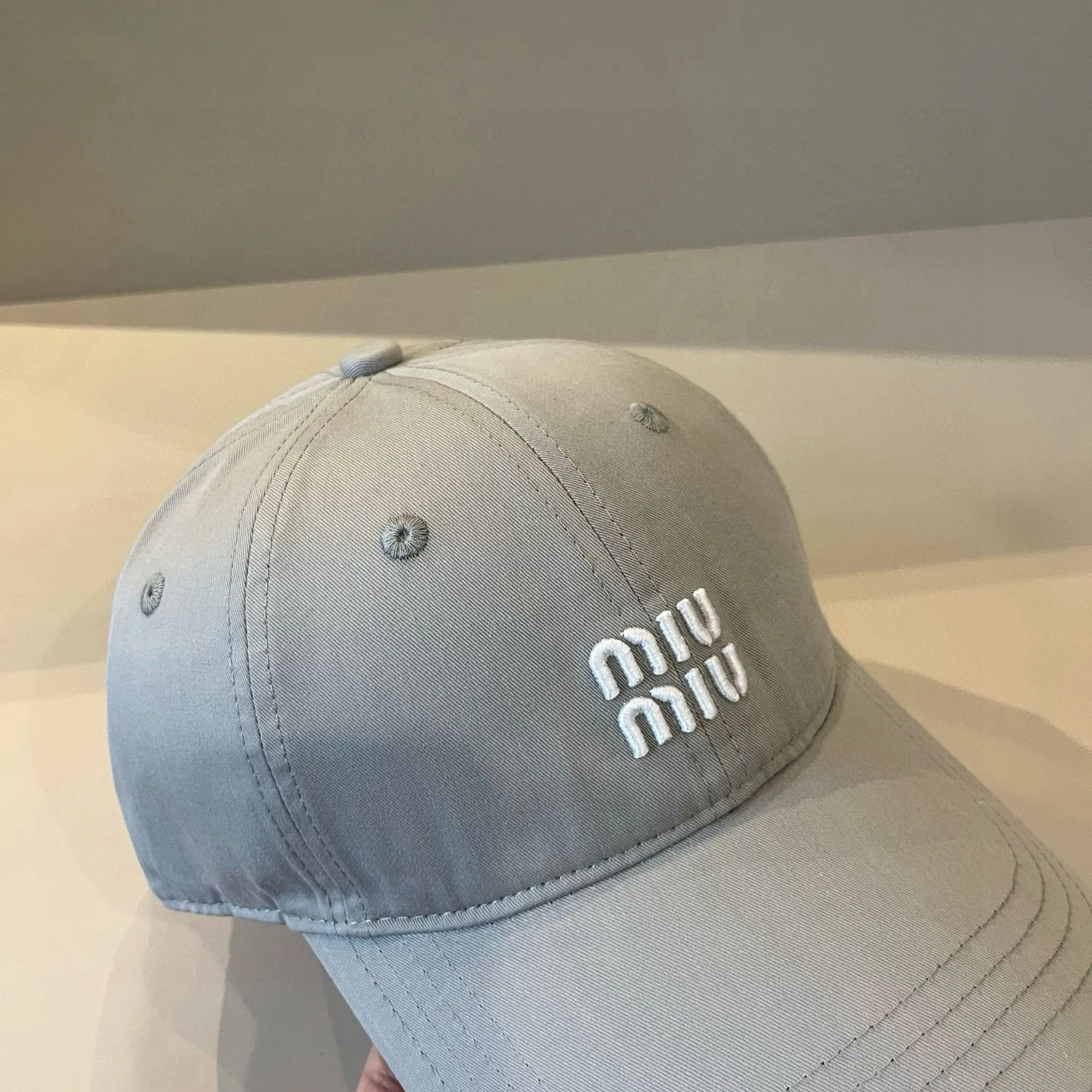 P70 miumiu original spring and summer new baseball cap, authentic mold-making and custom-made, the original workmanship is meticulous and the quality is superb!
