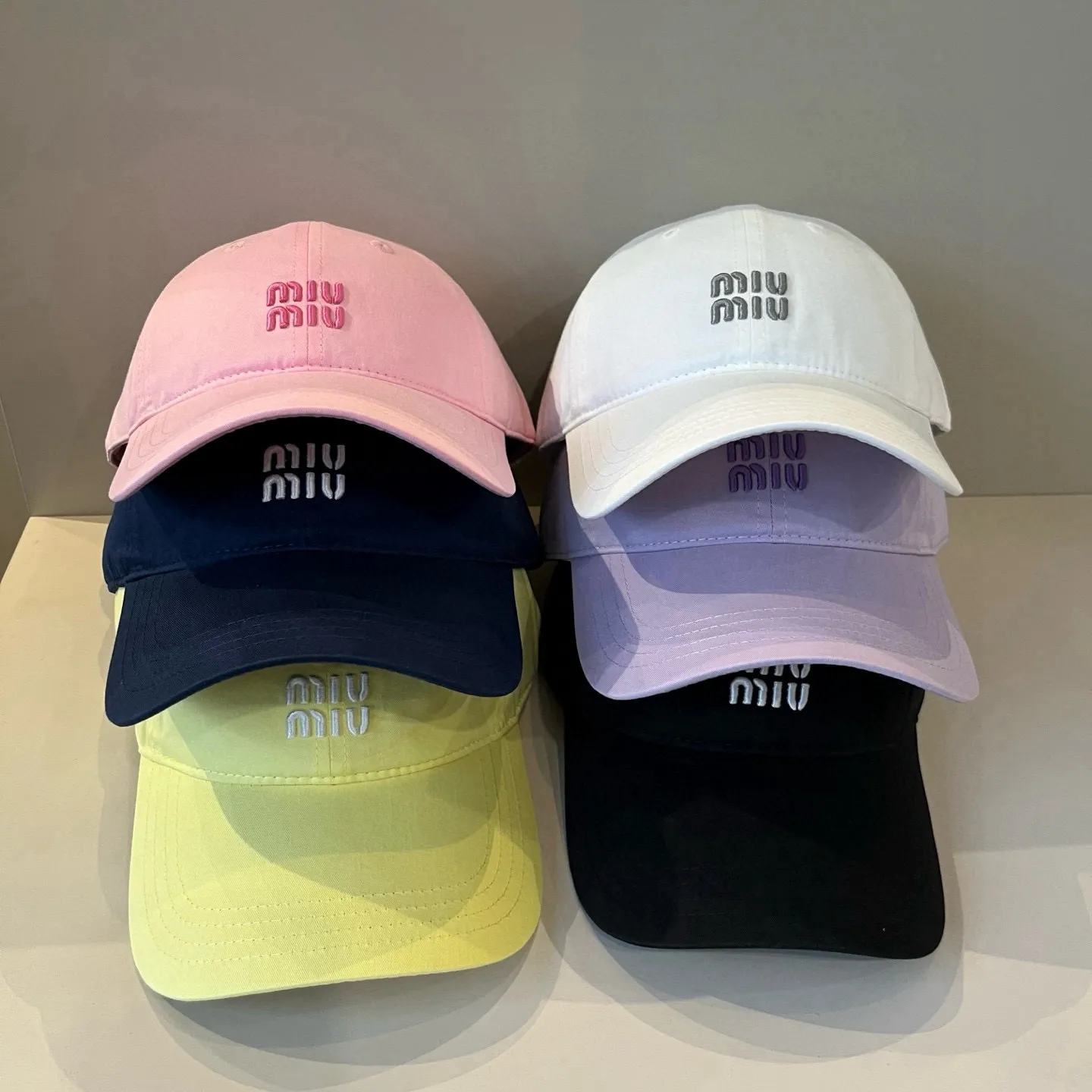 P70 miumiu original spring and summer new baseball cap, authentic mold-making and custom-made, the original workmanship is meticulous and the quality is superb!