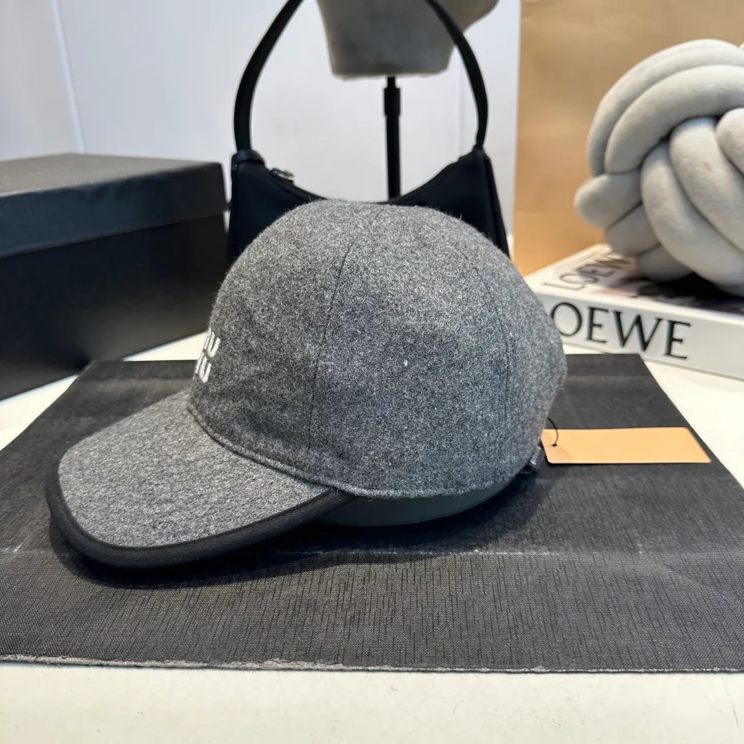 P70 miumiu new autumn and winter wool baseball cap, head circumference 57cm