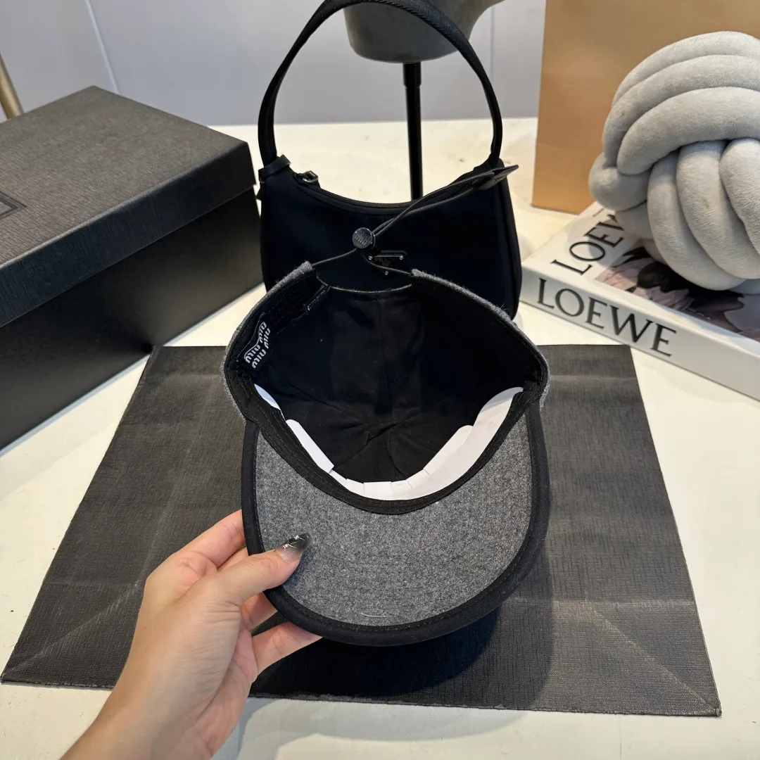 P70 miumiu new autumn and winter wool baseball cap, head circumference 57cm
