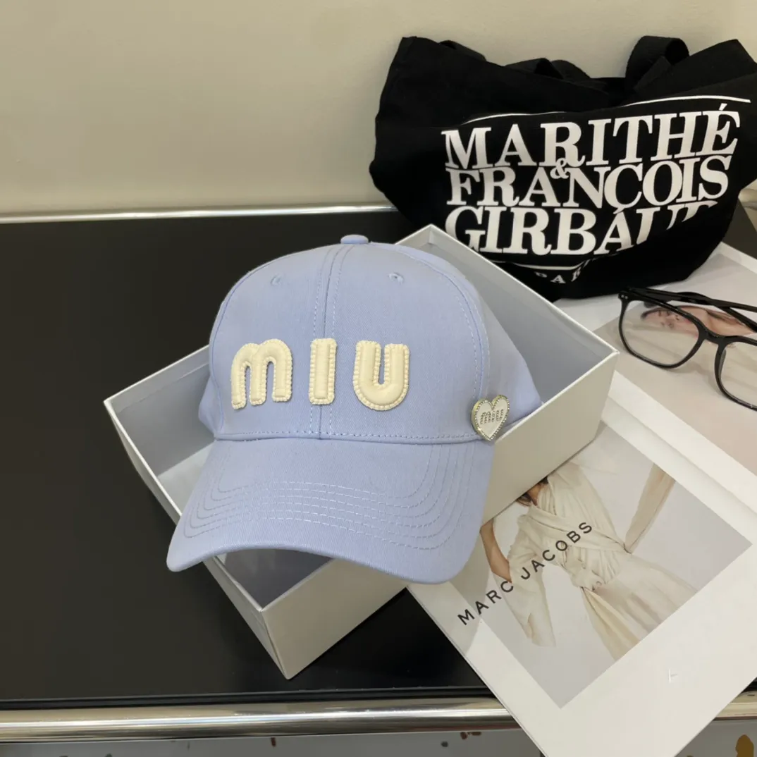 P66💛 Comes with dust bag. [Miumiu Miu Miu] 2024 new denim order style embroidered baseball cap🧢big brand style is super easy to match, hurry up and get it!