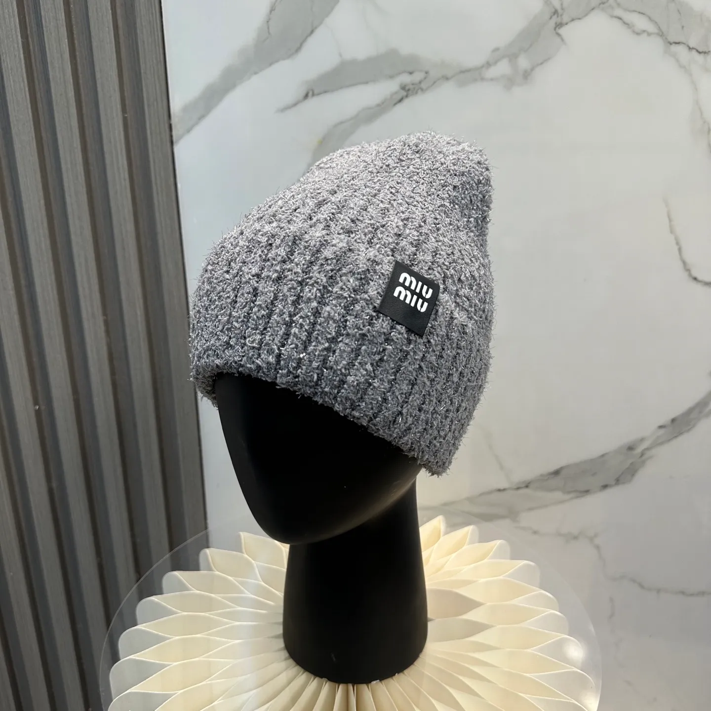 P56 miumiu’s popular knitted hat! So 🉑️, high-elastic fabric, classic colors, same style for men and women