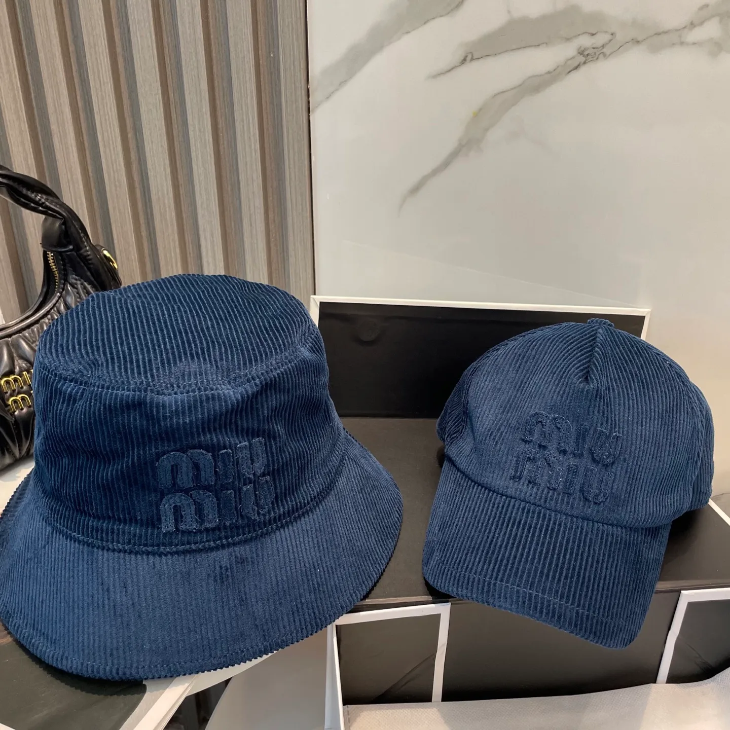 P76 miumiu limited new corduroy fisherman hat/baseball cap, corduroy textured fisherman hat. A very attractive fisherman hat ~ the same style for men and women. It has its own atmosphere when going out every day. It feels great to change it occasionally.