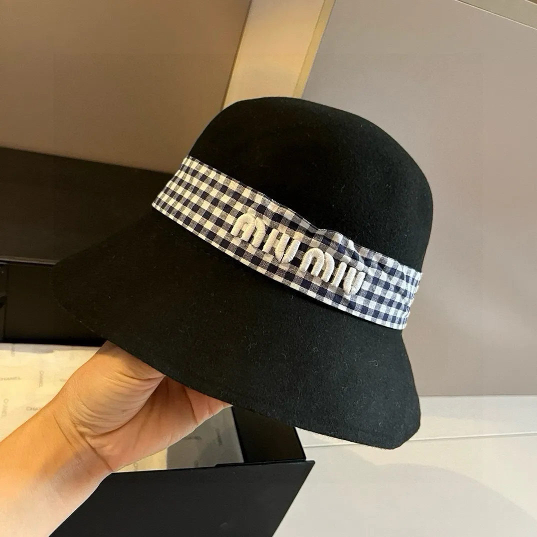 💰140¥ miumiu new autumn and winter wool basin hat, 100% wool fabric%, head circumference 57cm