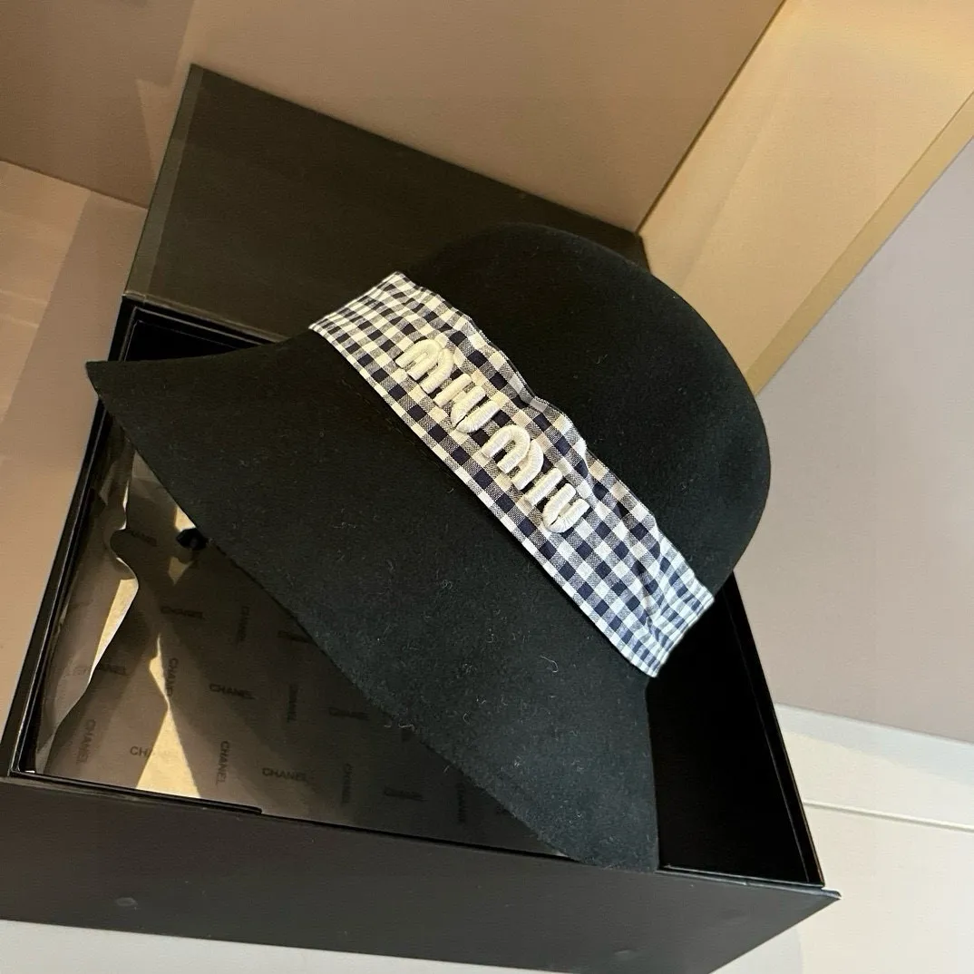 💰140¥ miumiu new autumn and winter wool basin hat, 100% wool fabric%, head circumference 57cm