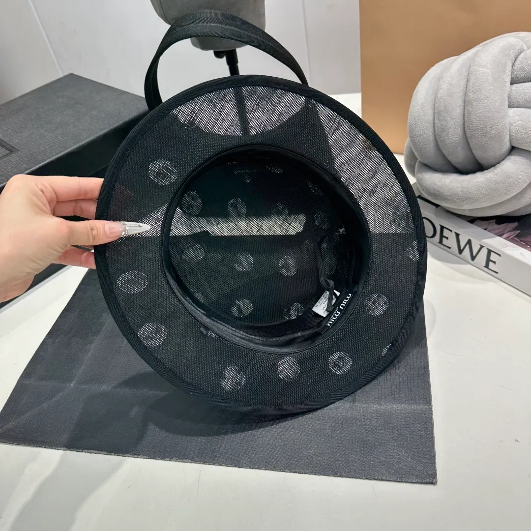 P170 Miu Miu miumiu large polka dot organza flat top hat, new model at the counter, buy and cherish, every one sold is less, the head circumference can be adjusted, details to come