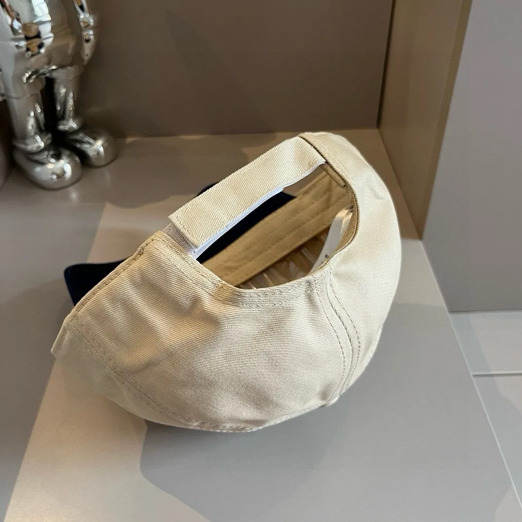 💰60¥ Miumiu official baseball cap, canvas cap, head circumference 57cm