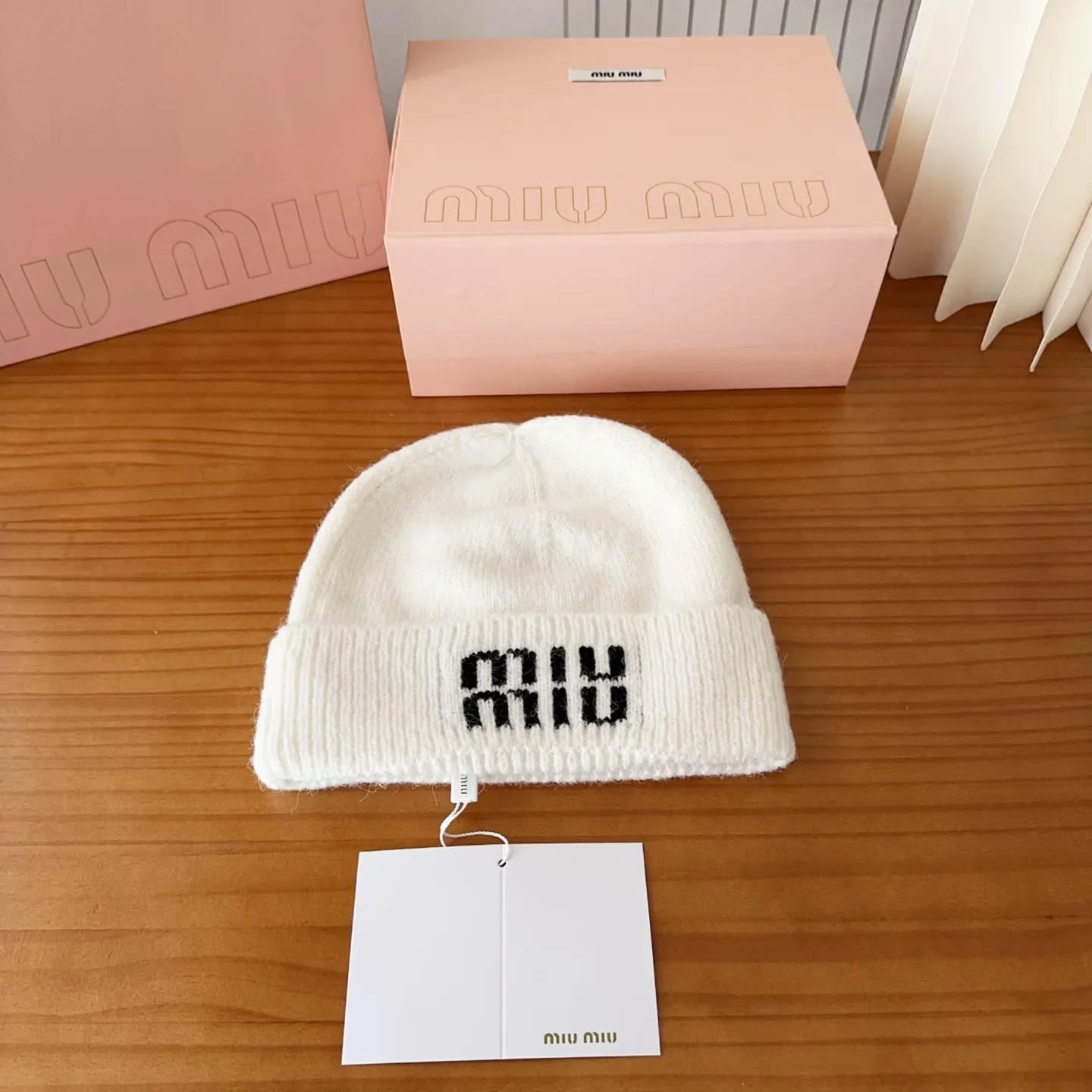 💰60 miumiu’s most popular knitted hat at the Miu Miu counter! Xiaohongshu’s new product is released, it’s so 🉑️, high-elastic fabric, classic colors, same style for men and women.