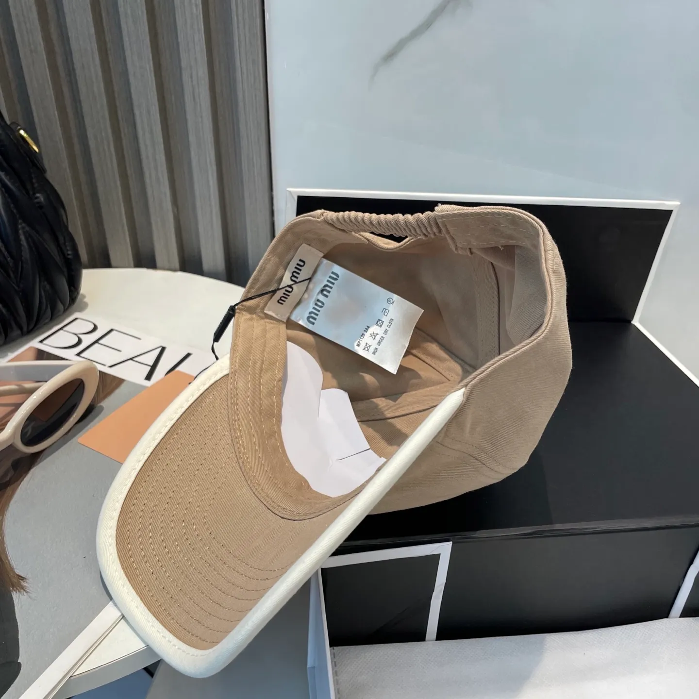 P60💛 Comes with dust bag. [Miumiu Miu Miu] New order style embroidered baseball cap🧢Big brand style is super easy to match, hurry up and get it!