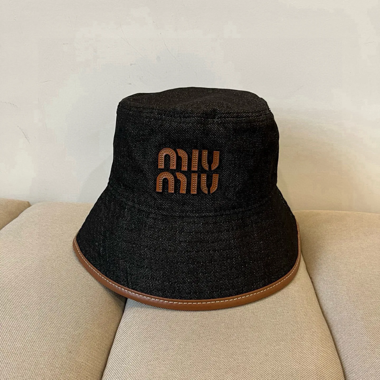 P60 miumiu original spring and summer new baseball cap, authentic mold-making and custom-made, the original workmanship is meticulous and the quality is superb!