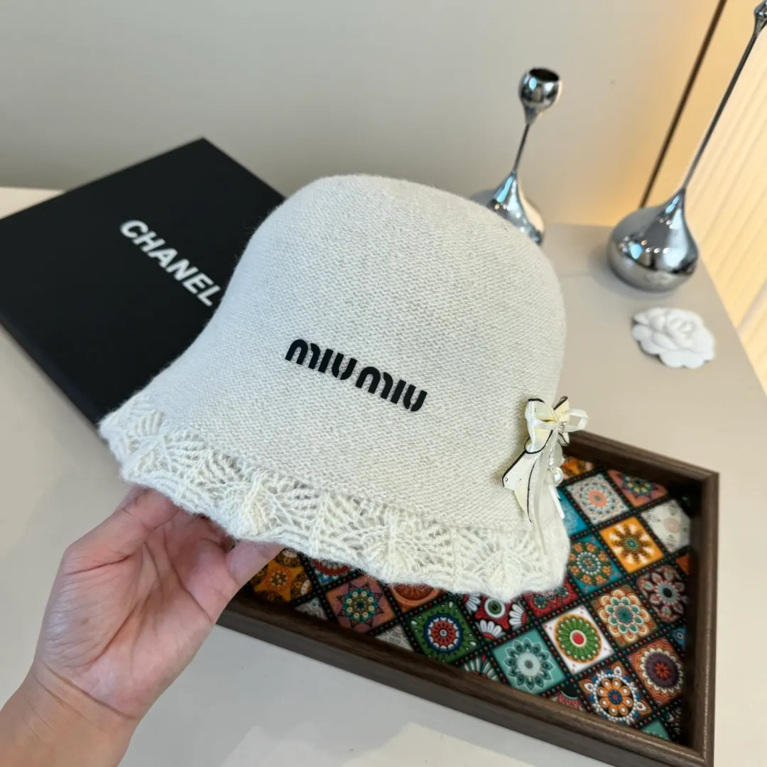💰100¥ miumiu new hand-knitted hat, head circumference 57cm