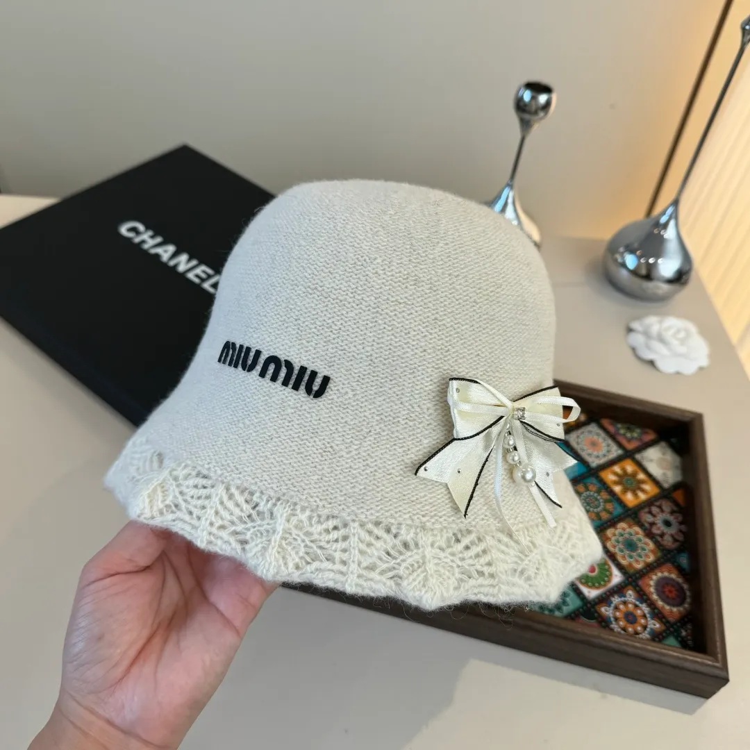 💰100¥ miumiu new hand-knitted hat, head circumference 57cm