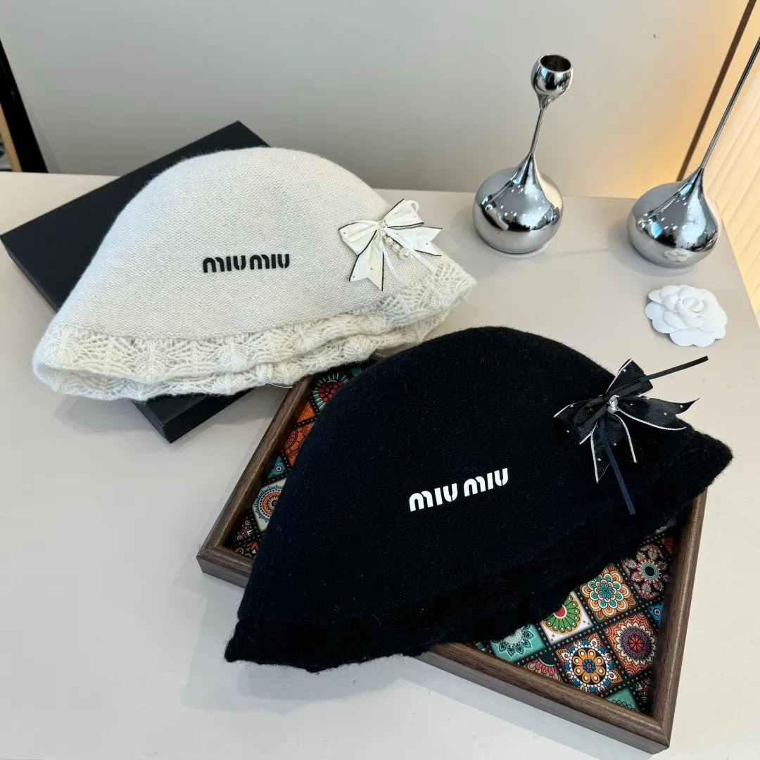 💰100¥ miumiu new hand-knitted hat, head circumference 57cm