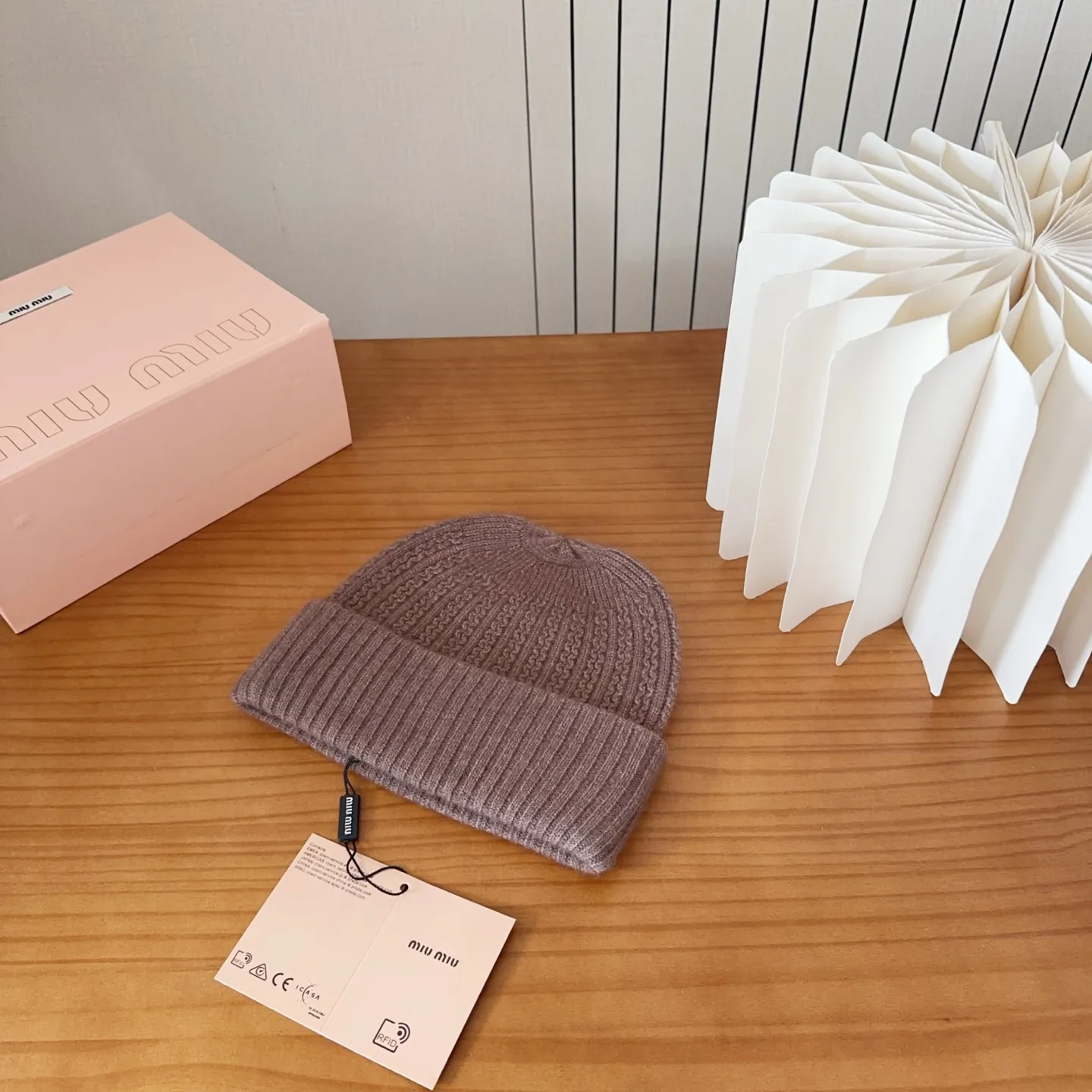 💰60 miumiu’s most popular knitted hat at the Miu Miu counter! Xiaohongshu’s new product is released, it’s so 🉑️, high-elastic fabric, classic colors, same style for men and women.