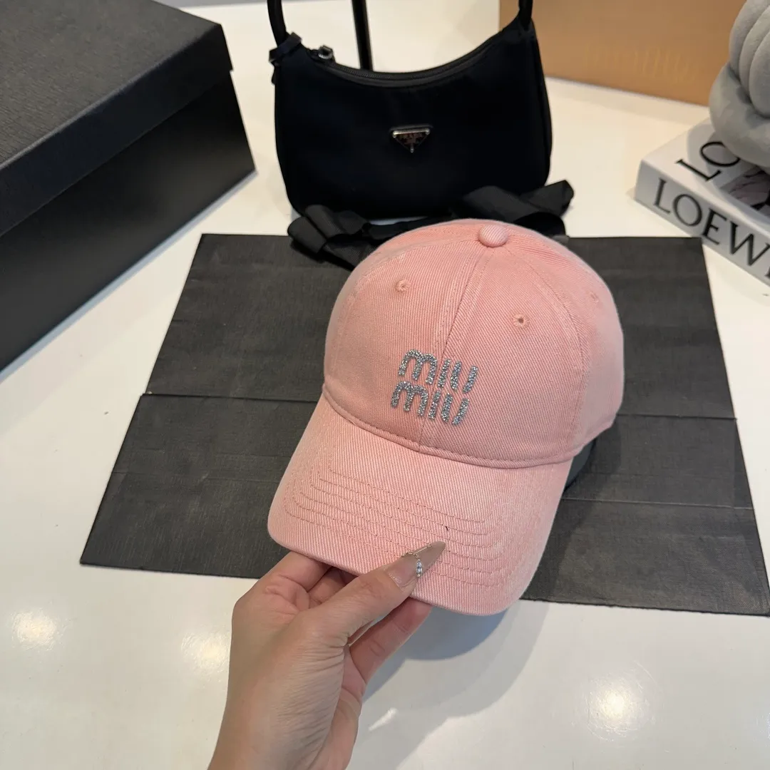 P60 miumiu new 25 spring and summer baseball cap, widened to show a small head, 25 spring and summer new logo embroidery, same style for men and women