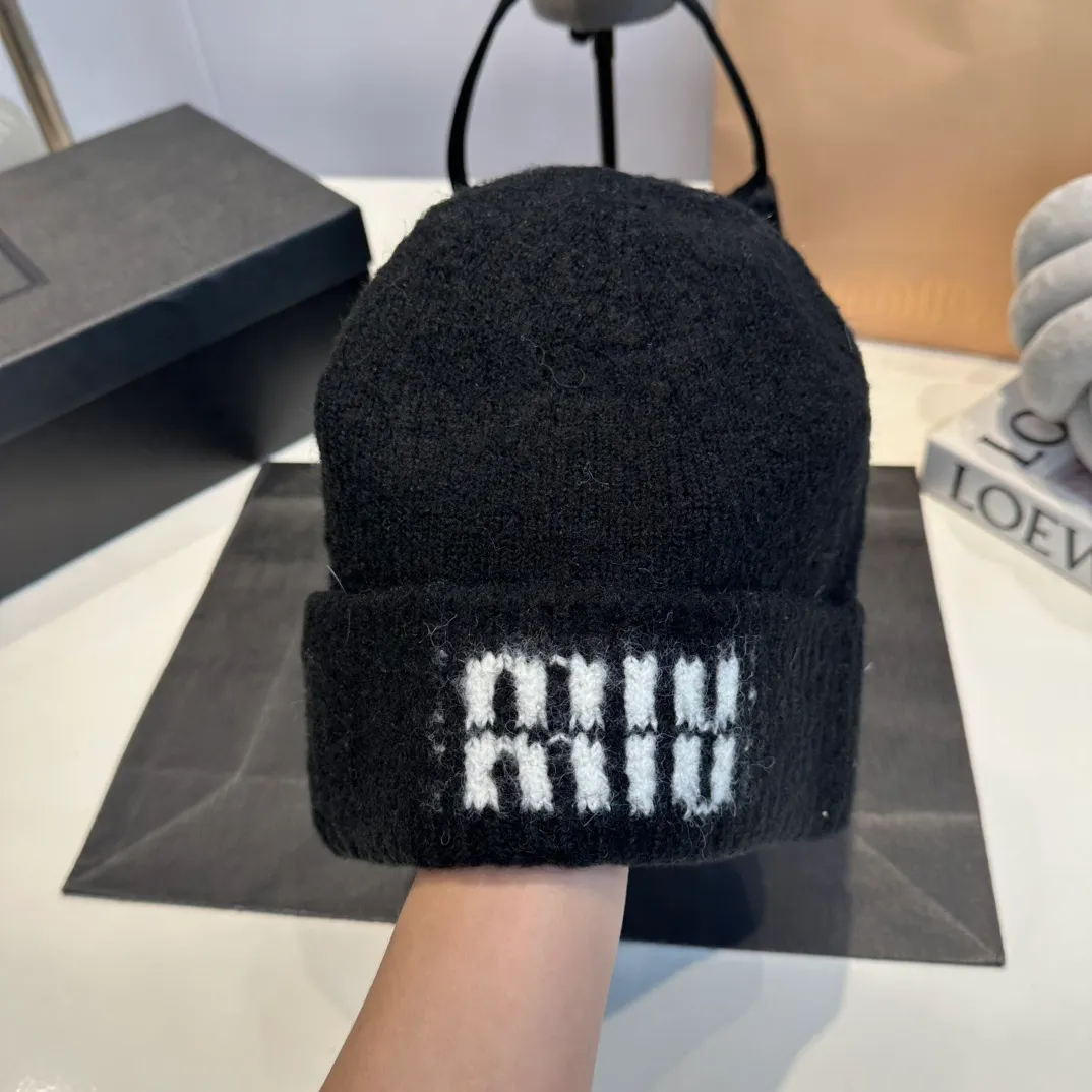 P56 miumiu Miu Miu counter new knitted woolen hat