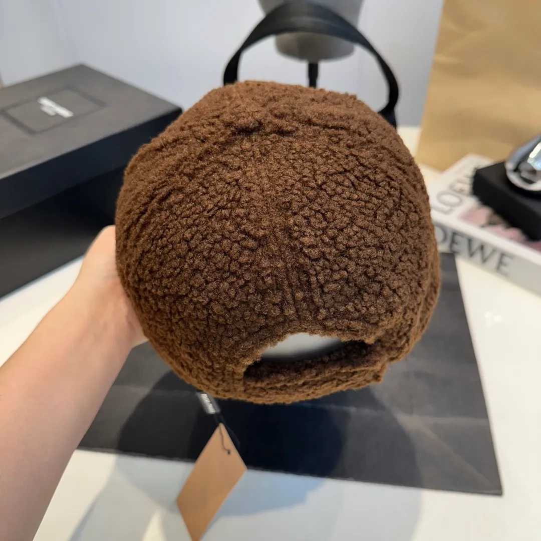 P60 miumiu 25 autumn and winter new lamb wool letter baseball cap
