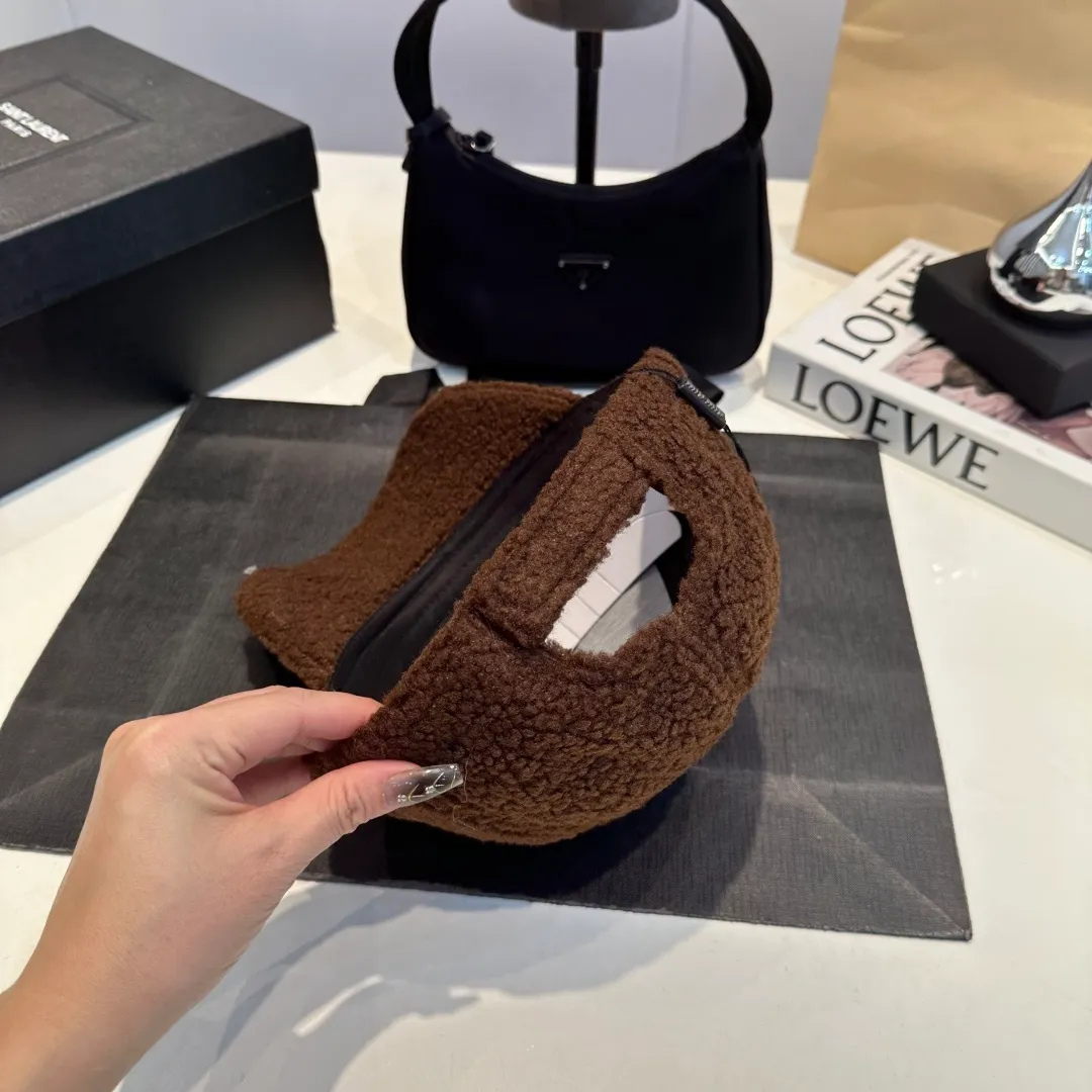 P60 miumiu 25 autumn and winter new lamb wool letter baseball cap