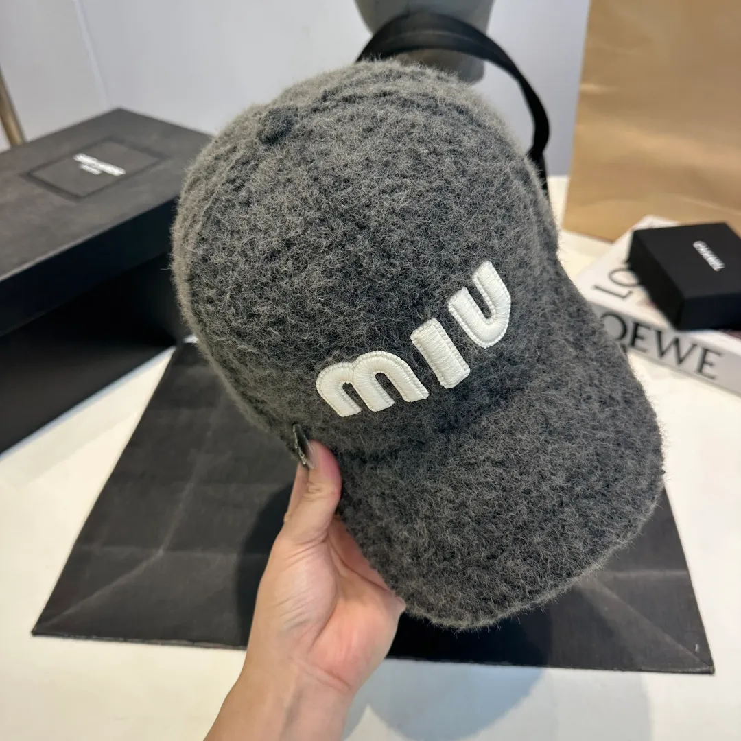 P56 Miumiu Miumiu new order style embroidered baseball cap🧢Big brand style is super easy to match, get it now!