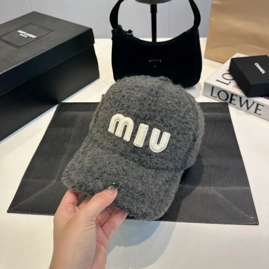 P56 Miumiu Miumiu new order style embroidered baseball cap🧢Big brand style is super easy to match, get it now!