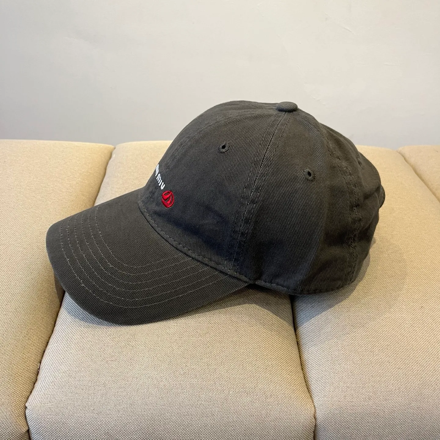 P60 miumiu original spring and summer new baseball cap, authentic mold-making and custom-made, the original workmanship is meticulous and the quality is superb!