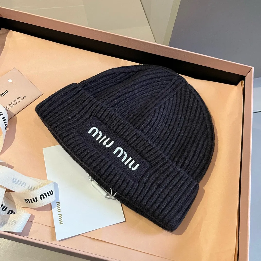 💰70¥ miumiu new knitted beanie, unisex