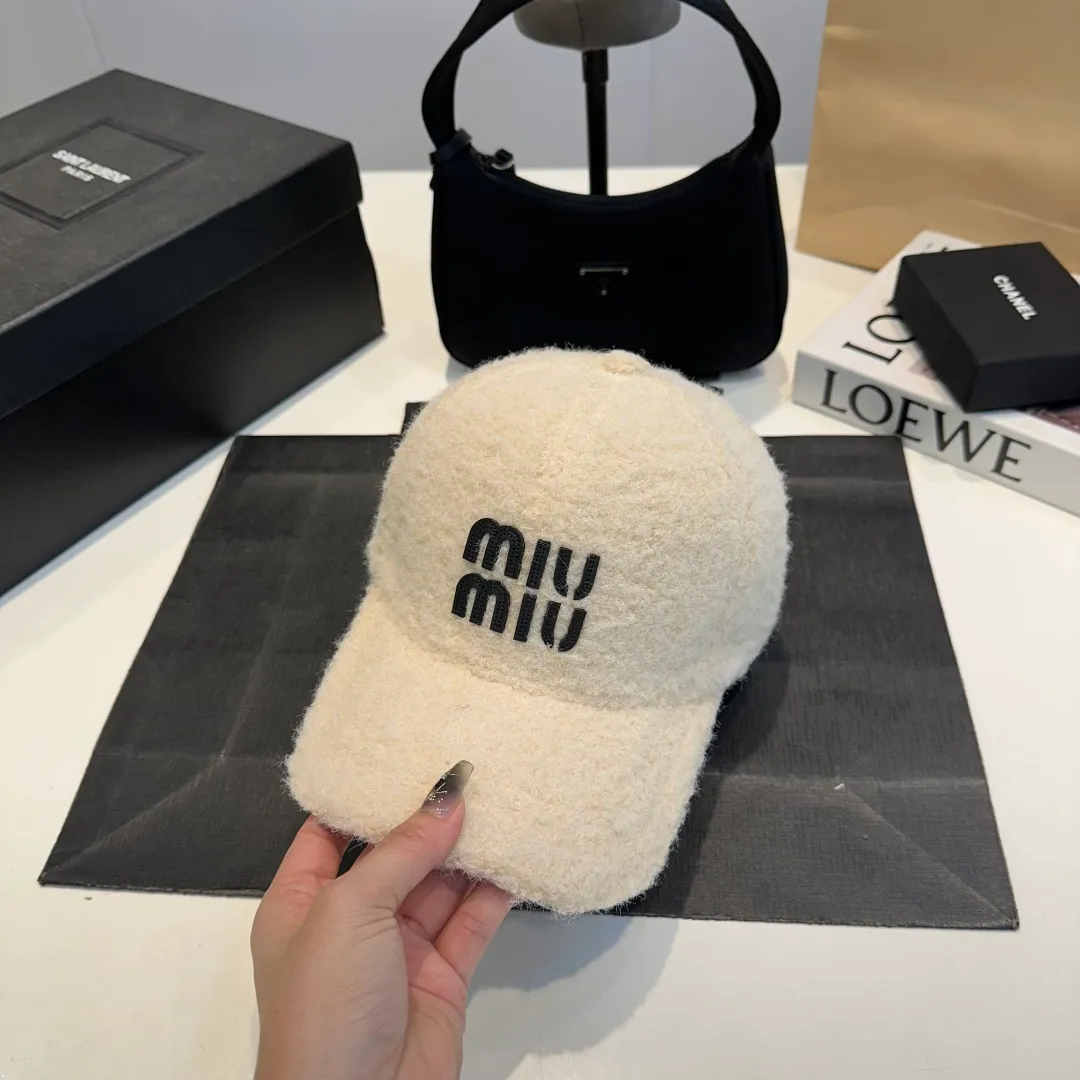 P56 Miumiu Miumiu new order style embroidered baseball cap🧢Big brand style is super easy to match, get it now!
