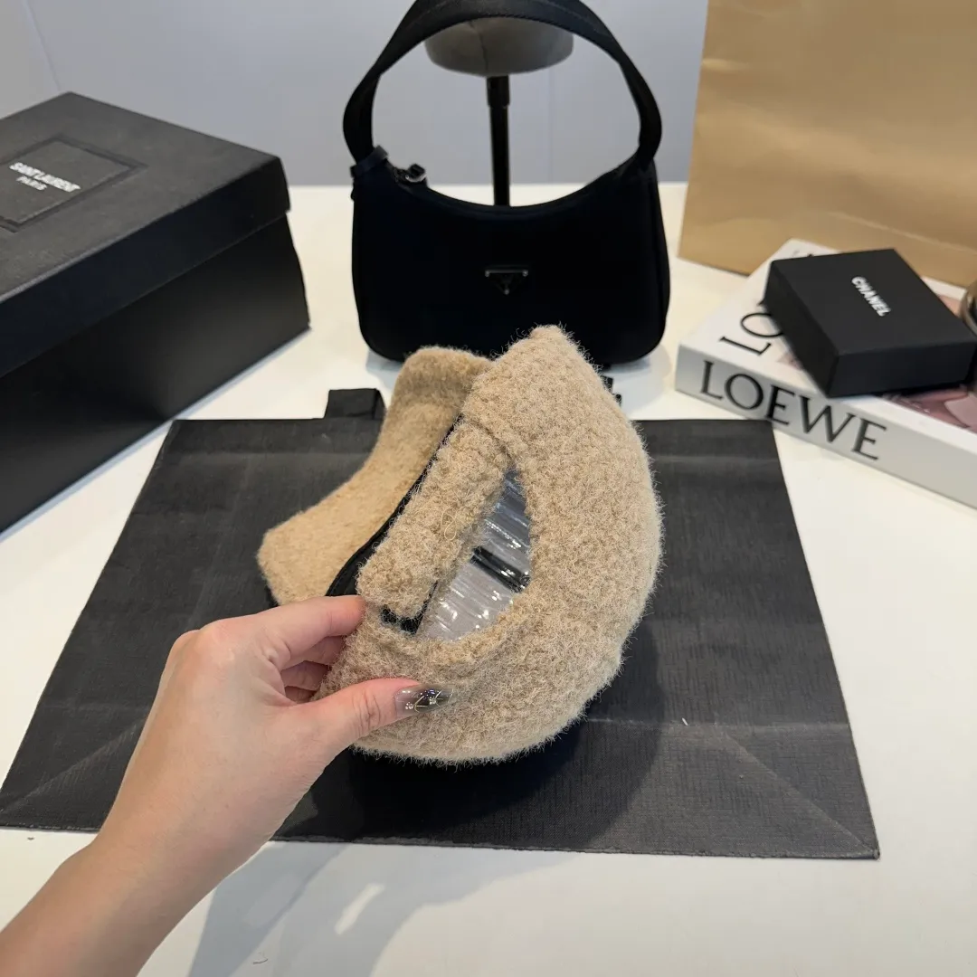 P56 Miumiu Miumiu new order style embroidered baseball cap🧢Big brand style is super easy to match, get it now!