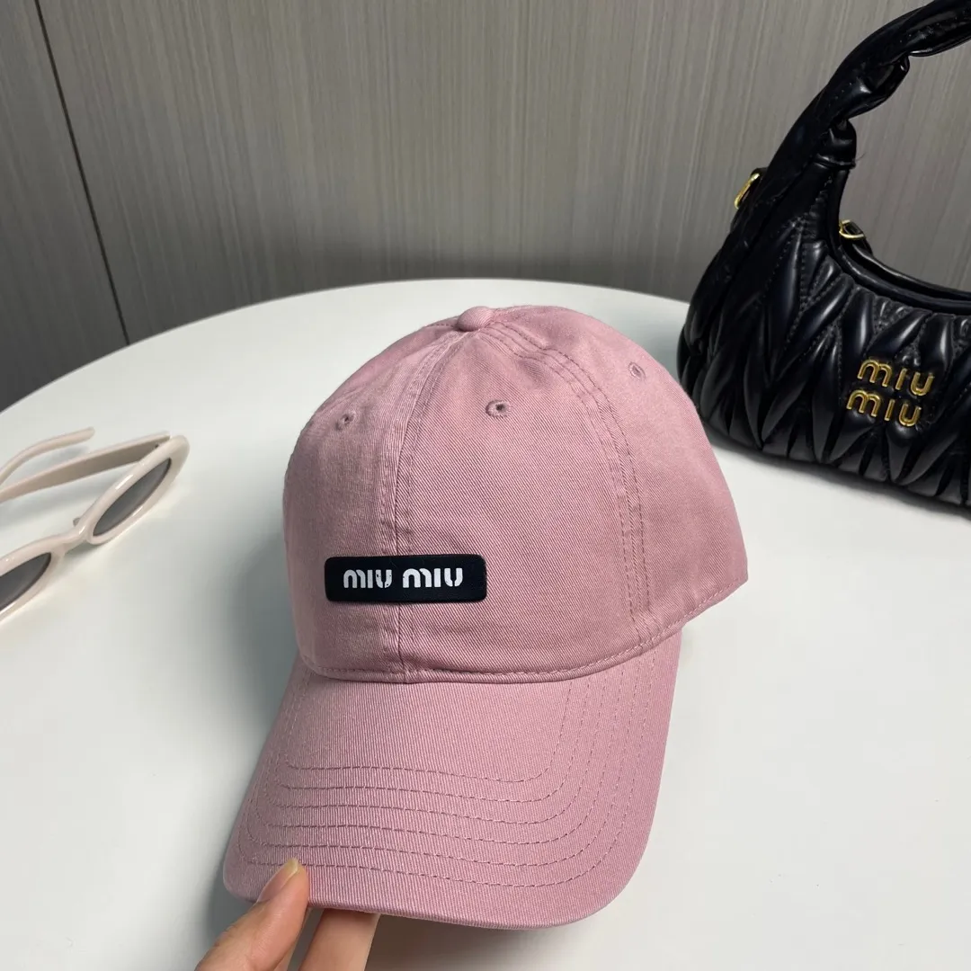P60 miumiu new solid color baseball cap, the hottest color at the moment - full of street style! Trendy and versatile, Xiaohongshu grows grass, poison, get your boyfriend, and cool together