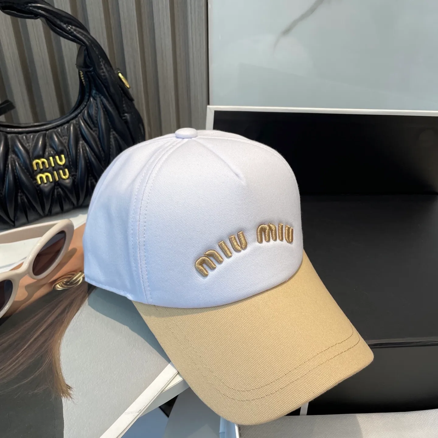 P70💛 Comes with dust bag. [Miumiu Miu Miu] New order style embroidered baseball cap🧢Big brand style is super easy to match, hurry up and get it!