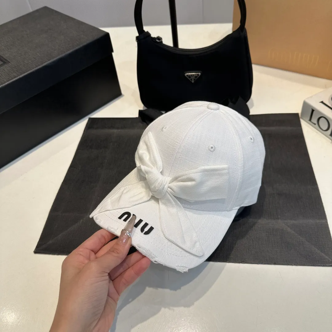 P56 MIUMIU～25 Spring Butterfly New Baseball Cap This hat is so beautiful! The hole design adds a bit of casualness and uninhibitedness, allowing you to easily wear it with casual wear or sportswear.