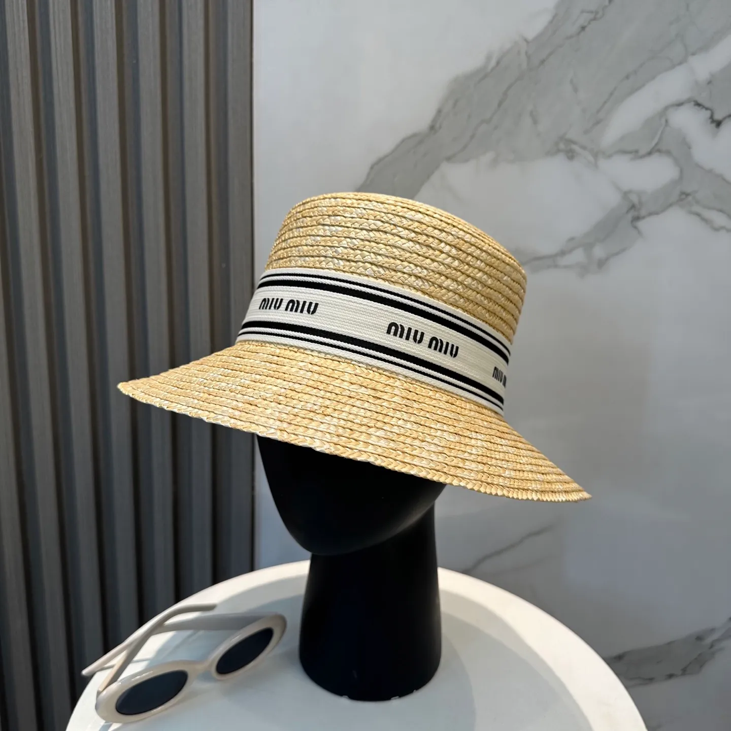 P80 miumiu new straw hat, advanced customization, lady style, attention to detail, sun protection and UV protection in summer, a must-have for travel, versatile and good-looking