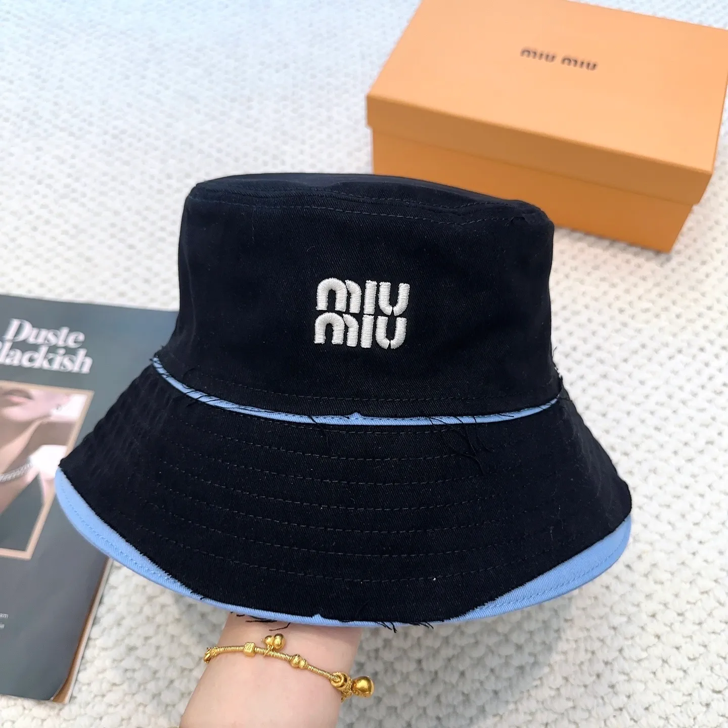 P80 miumiu limited new fisherman hat/baseball cap, a very attractive fisherman hat ~ the same style for men and women. It brings a sense of atmosphere when you go out every day. It feels great to change it occasionally.