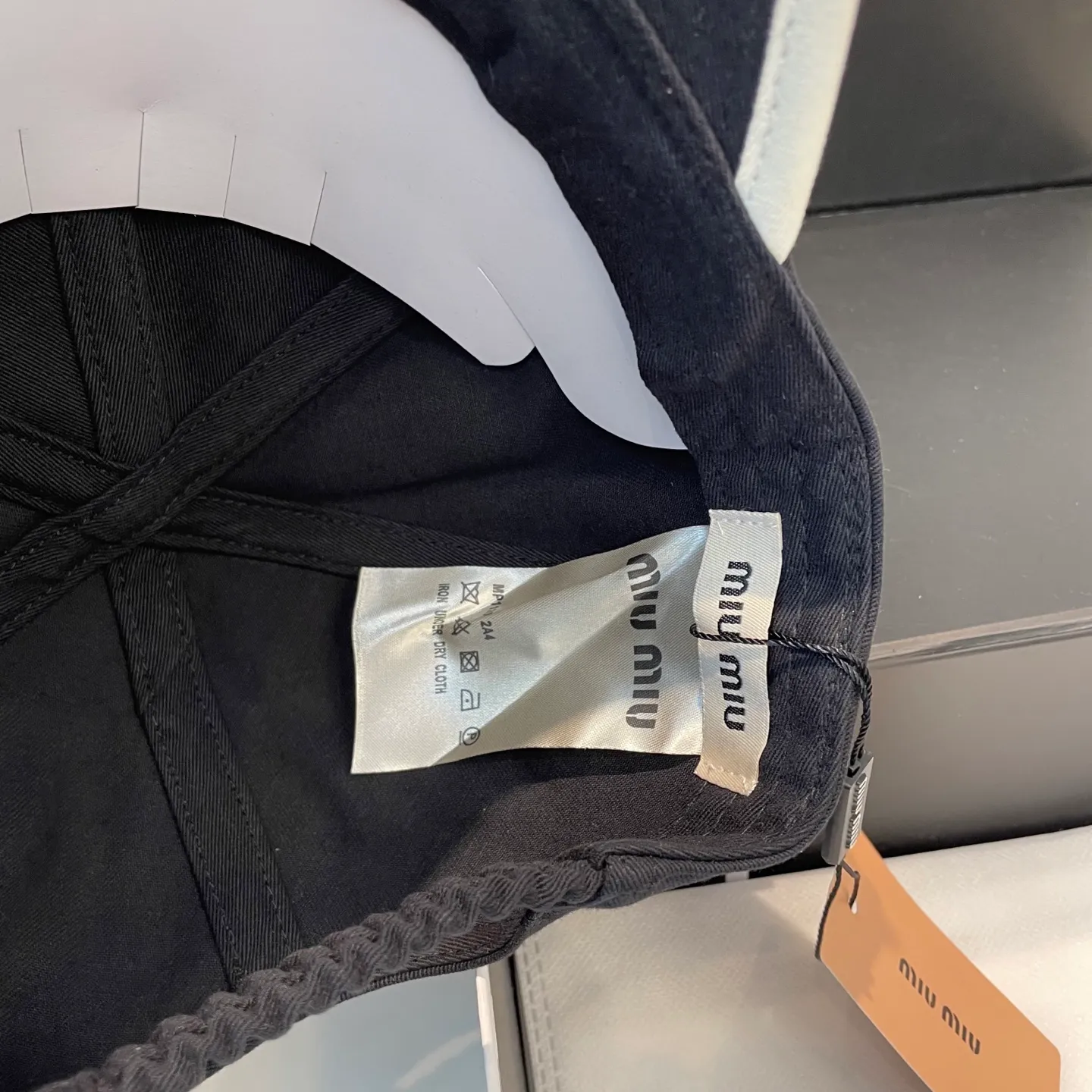 P60💛 Comes with dust bag. [Miumiu Miu Miu] New order style embroidered baseball cap🧢Big brand style is super easy to match, hurry up and get it!