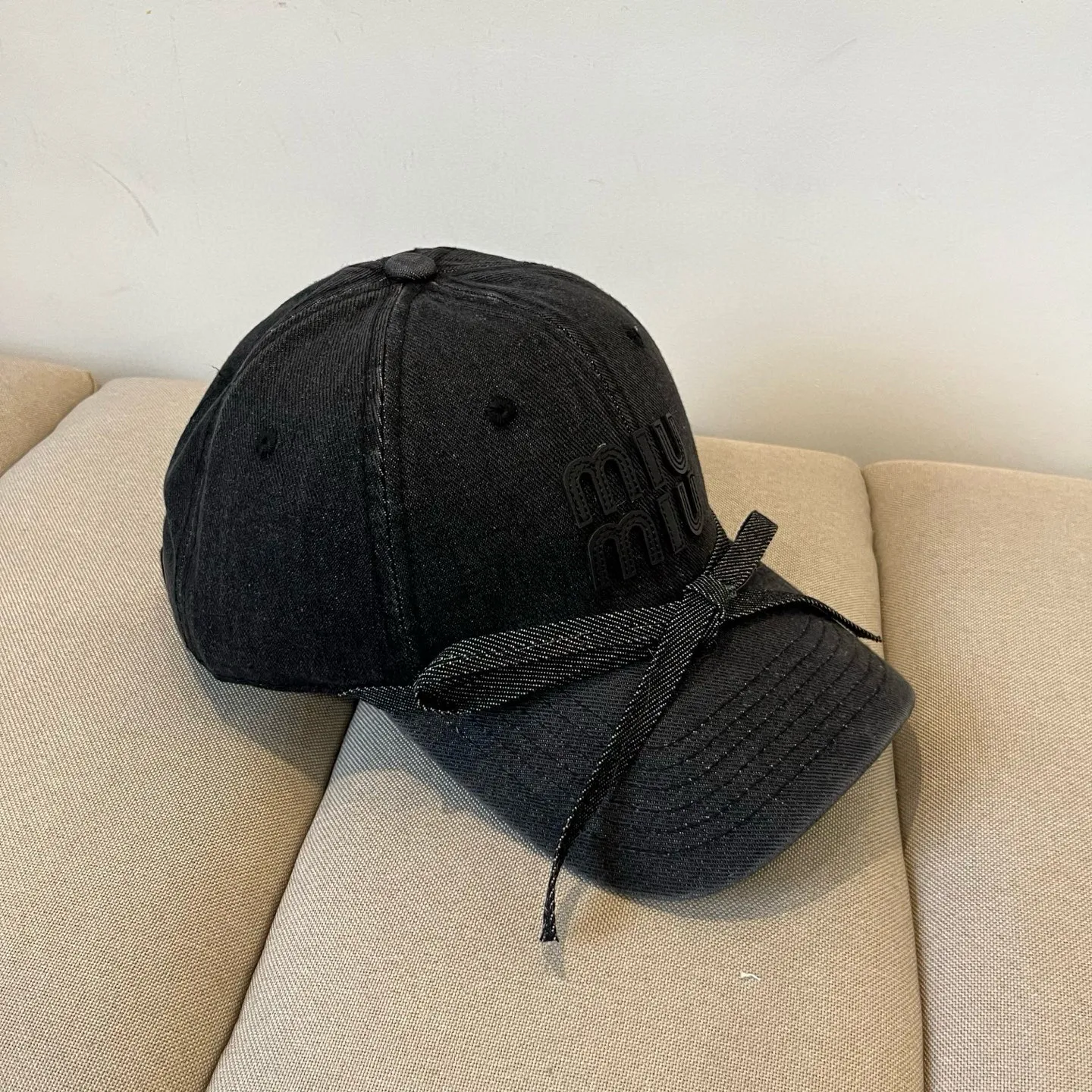 P60 miumiu original spring and summer new baseball cap, authentic mold-making and custom-made, the original workmanship is meticulous and the quality is superb!