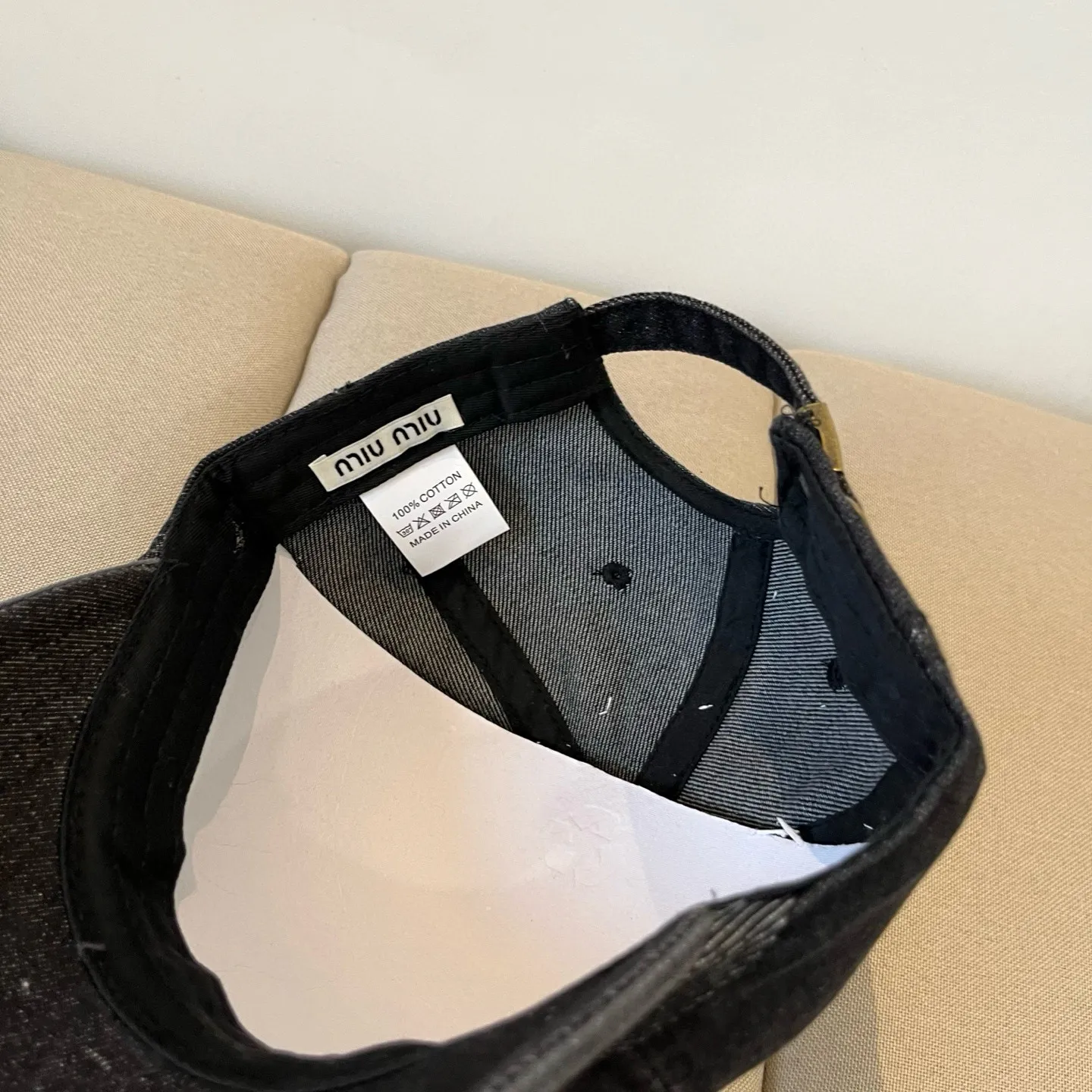 P60 miumiu original spring and summer new baseball cap, authentic mold-making and custom-made, the original workmanship is meticulous and the quality is superb!