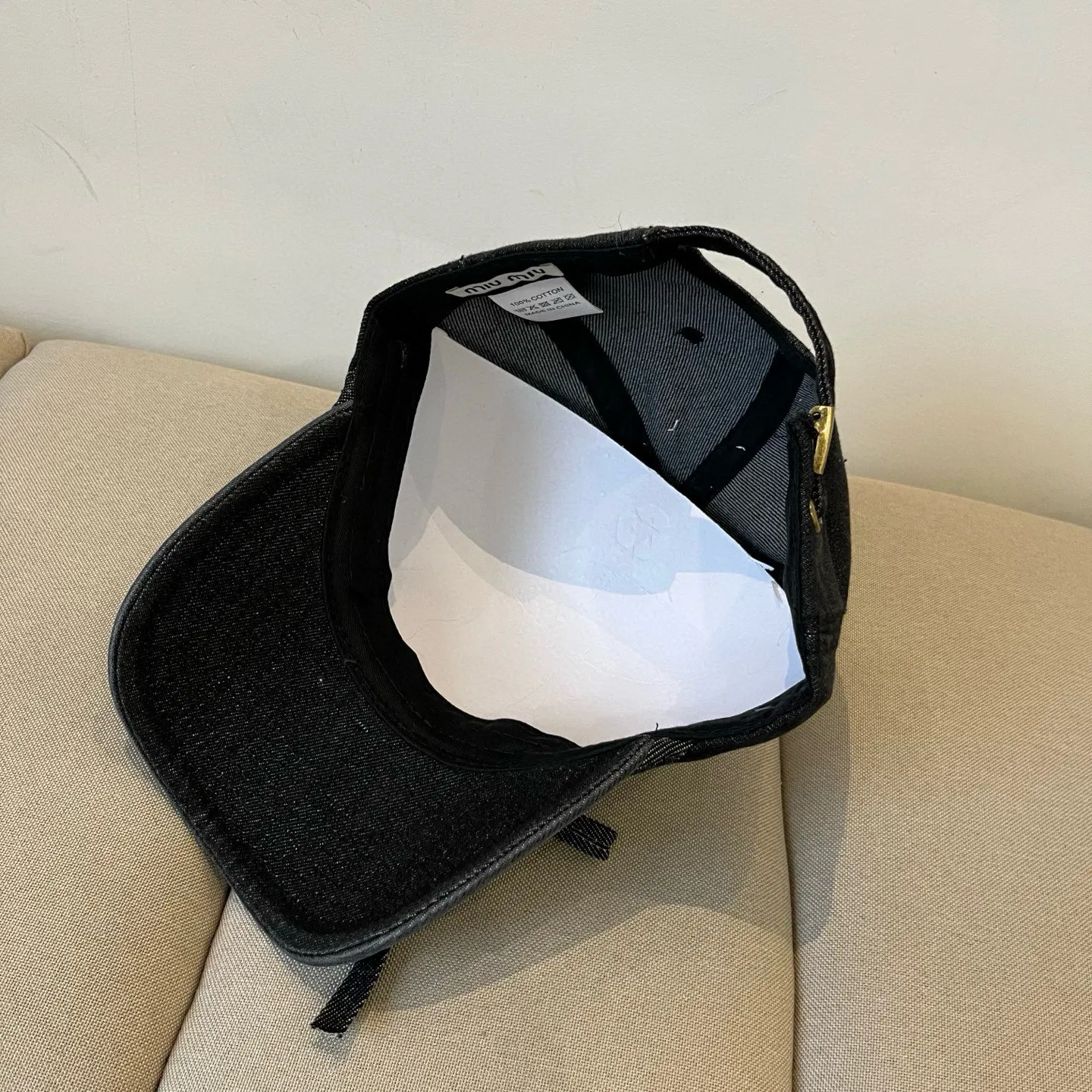 P60 miumiu original spring and summer new baseball cap, authentic mold-making and custom-made, the original workmanship is meticulous and the quality is superb!